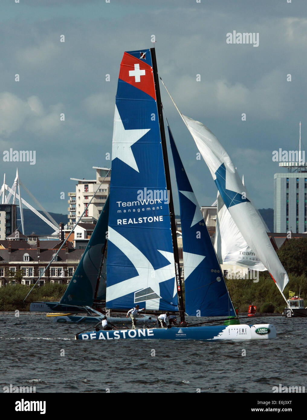 Katamarane, die Teilnahme an Extreme Segel-Event in der Cardiff Bay, 23. August 2014 Stockfoto