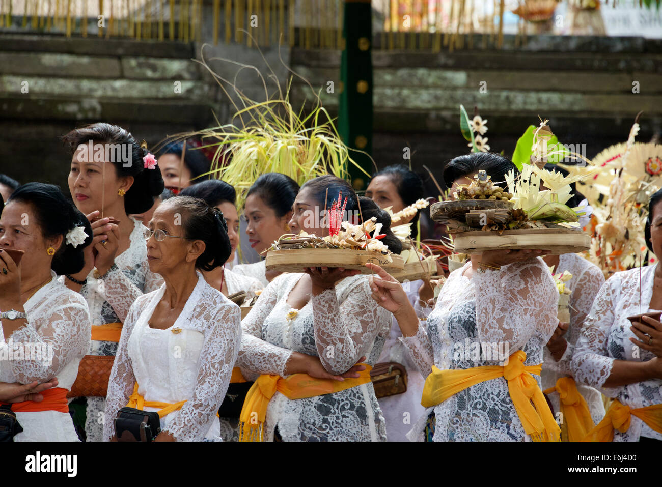 Religiöse Zeremonie mit Opfergaben Mengwi Bali Indonesien Stockfoto