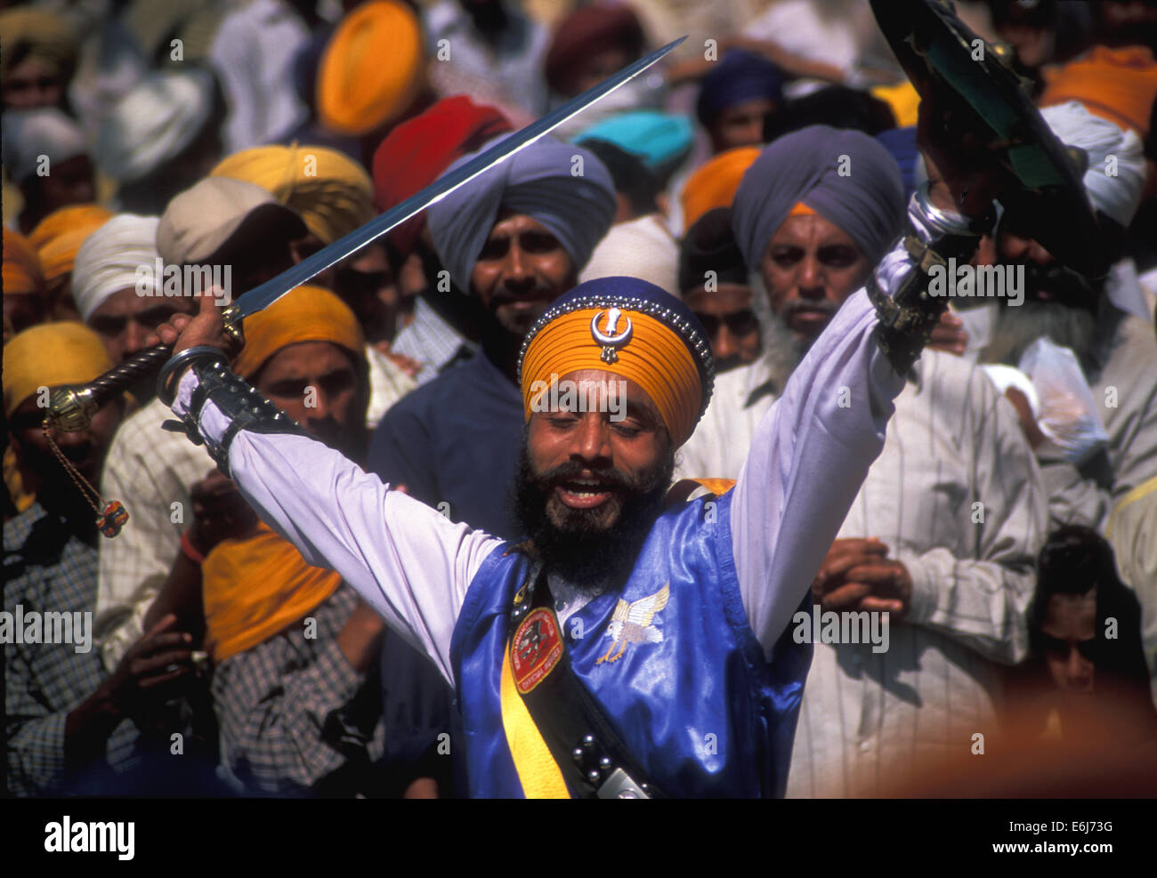 Sikh Krieger bei Hola Mohalla Feierlichkeiten in Anandpur Indien Stockfoto
