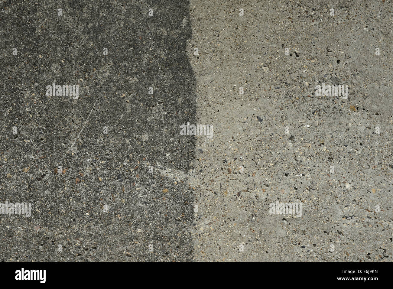 Hintergrund, die dunklen und hellen betonierte Mauer, b&W Stockfoto