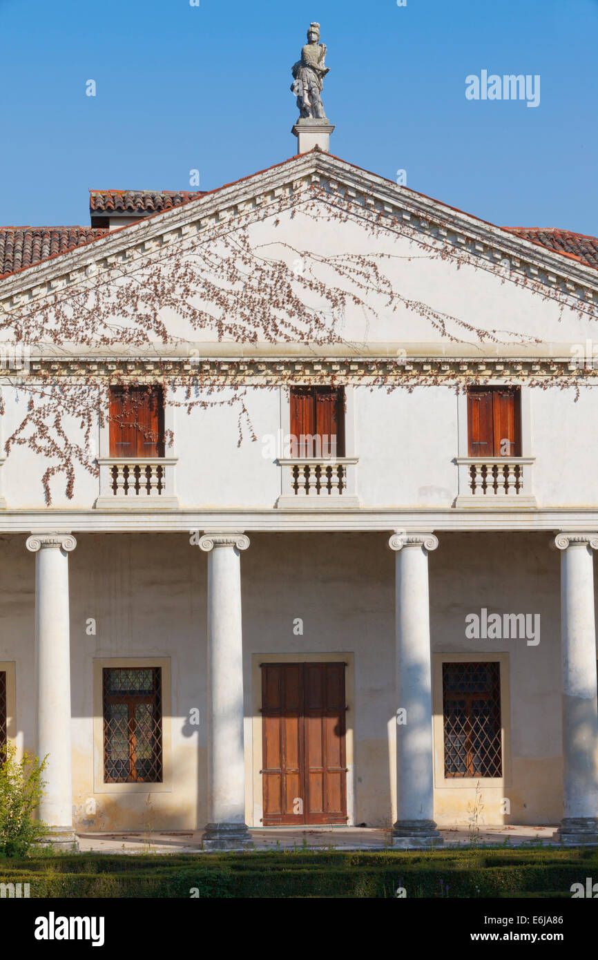 Die Villa Valmarana (auch bekannt als Valmarana Scagnolari Zen) ist eine Renaissancevilla in Lisiera, ein Ortsteil von Bolzano Vicentino, Provinz Vicenza, Norditalien. Von Andrea Palladio entworfen, wurde es ursprünglich in den 1560er Jahren gebaut Stockfoto