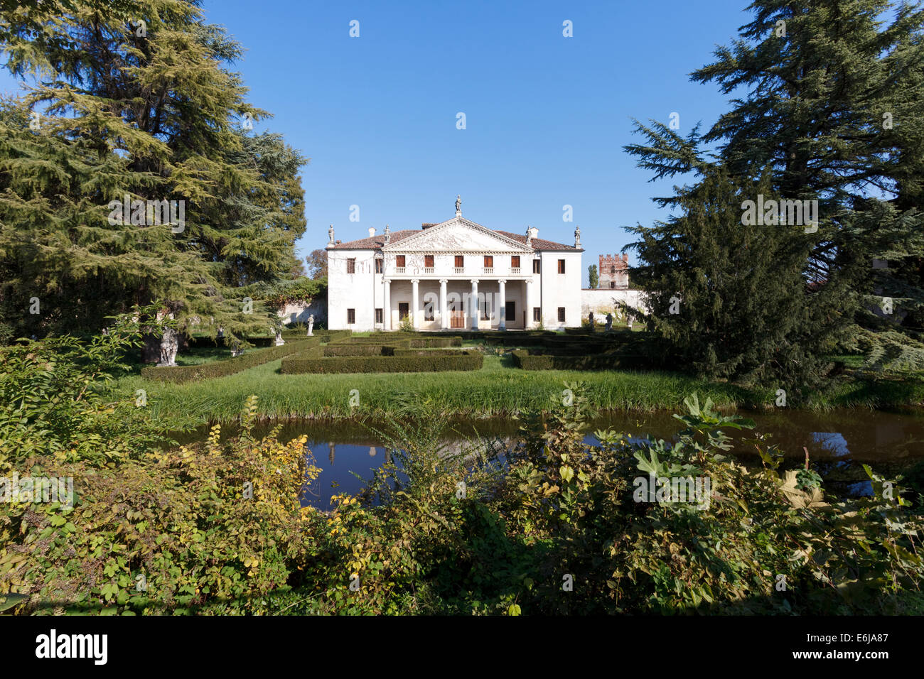 Die Villa Valmarana (auch bekannt als Valmarana Scagnolari Zen) ist eine Renaissancevilla in Lisiera, ein Ortsteil von Bolzano Vicentino, Provinz Vicenza, Norditalien. Von Andrea Palladio entworfen, wurde es ursprünglich in den 1560er Jahren gebaut Stockfoto