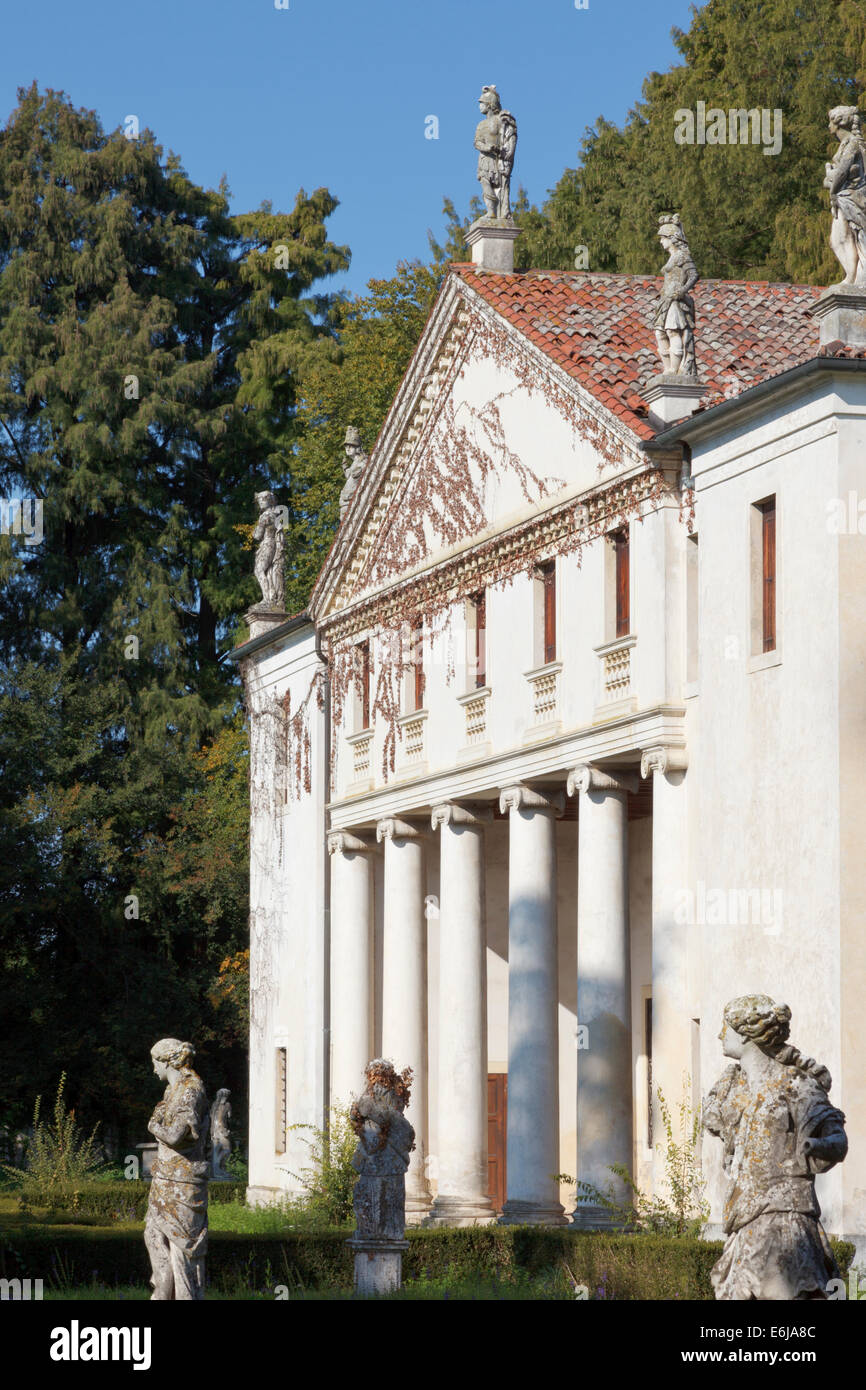 Die Villa Valmarana (auch bekannt als Valmarana Scagnolari Zen) ist eine Renaissancevilla in Lisiera, ein Ortsteil von Bolzano Vicentino, Provinz Vicenza, Norditalien. Von Andrea Palladio entworfen, wurde es ursprünglich in den 1560er Jahren gebaut Stockfoto