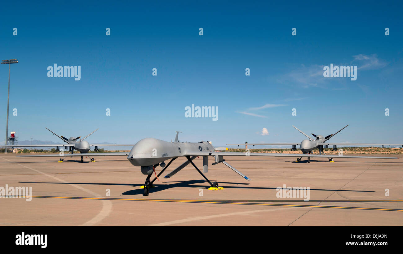Ein MQ-9 Reaper geparkt auf dem Flug Linie der Holloman Air Force Base 19. August 2014 in Alamogordo, New Mexico. Stockfoto