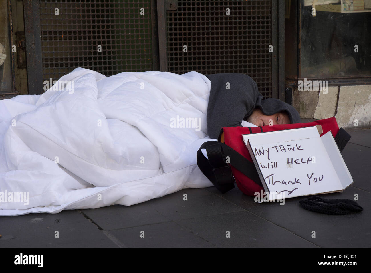 Obdachlose Bettler Mann schlafen Stockfoto