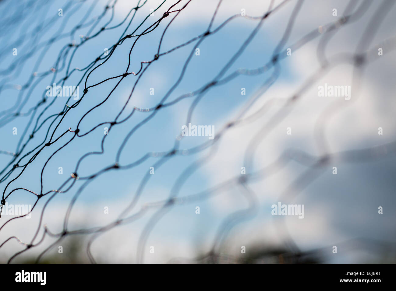 NET im Wind wehende, Wolken im Hintergrund, Wallpaper Stockfoto