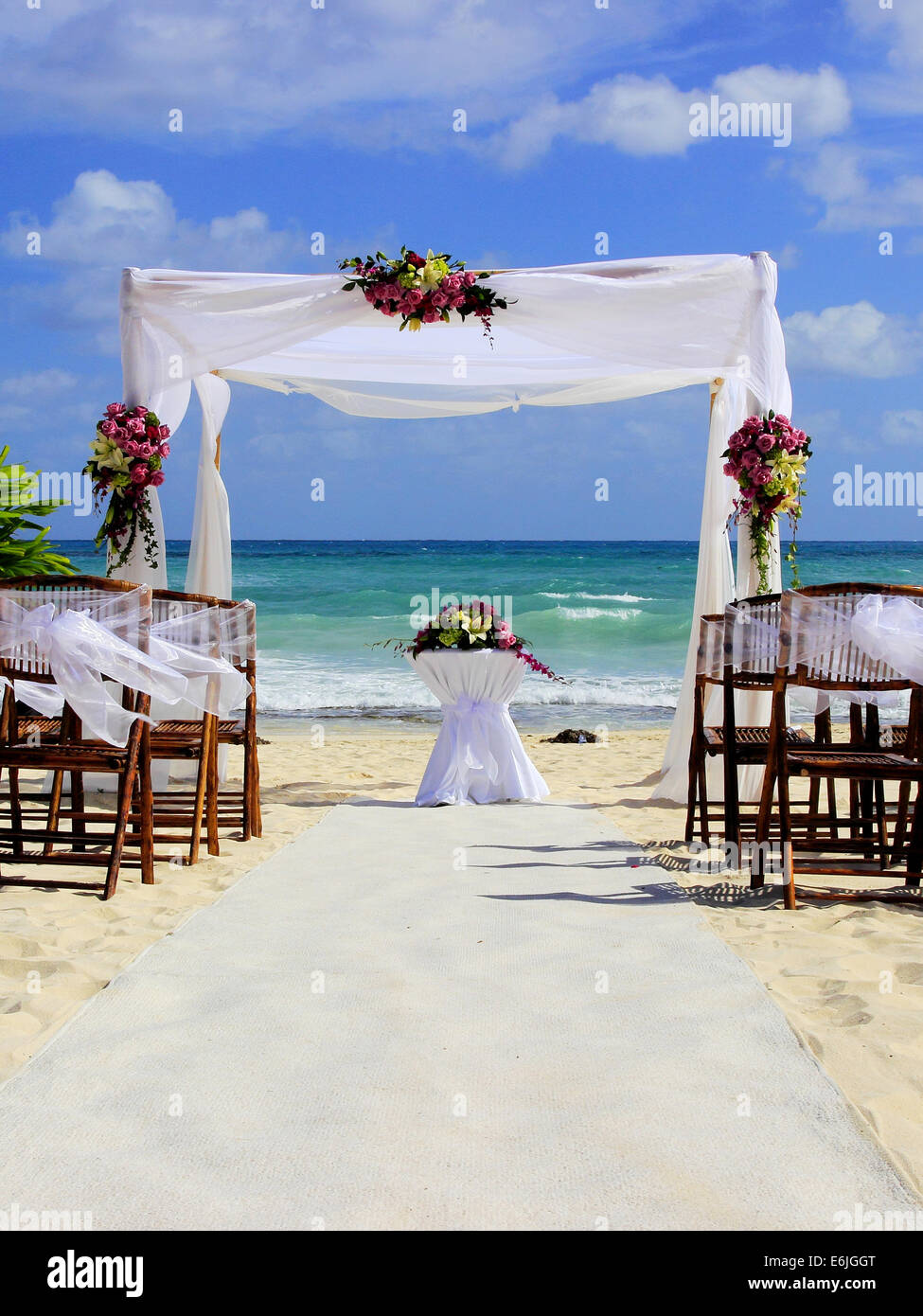 Hochzeit Vorbereitung an einem mexikanischen Strand. Stockfoto