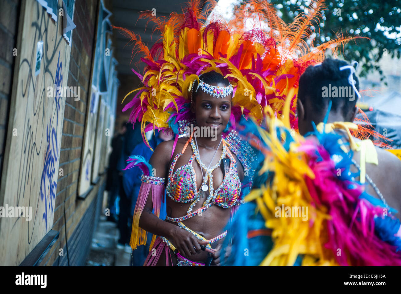 London, UK. 25. August 2014. ein Einheimischer in Notting Hill Carnival in London. Bildnachweis: Piero Cruciatti/Alamy Live-Nachrichten Stockfoto