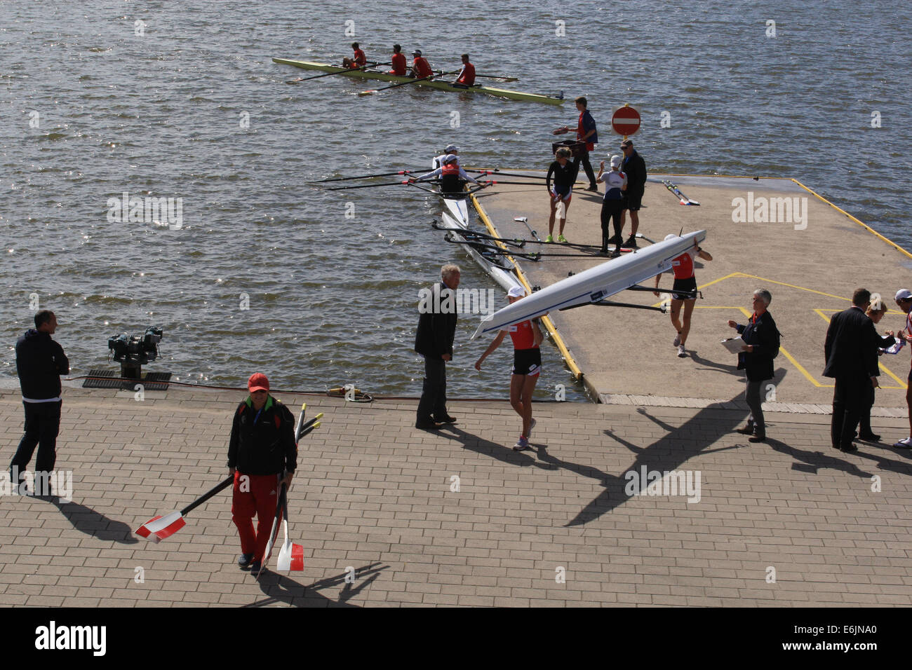 Teams nach ihren Rennen während der FISA World Rowing Weltmeisterschaften 2014 in Amsterdam, Niederlande Stockfoto