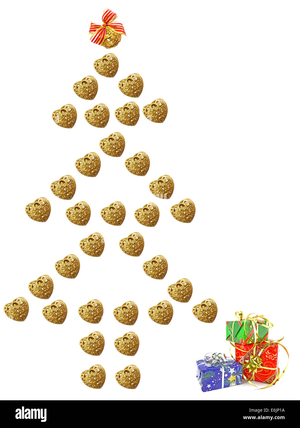 Weihnachtsgeschenke und konzeptionelle Baum aus goldenen Herzen isoliert auf weißem Hintergrund Stockfoto