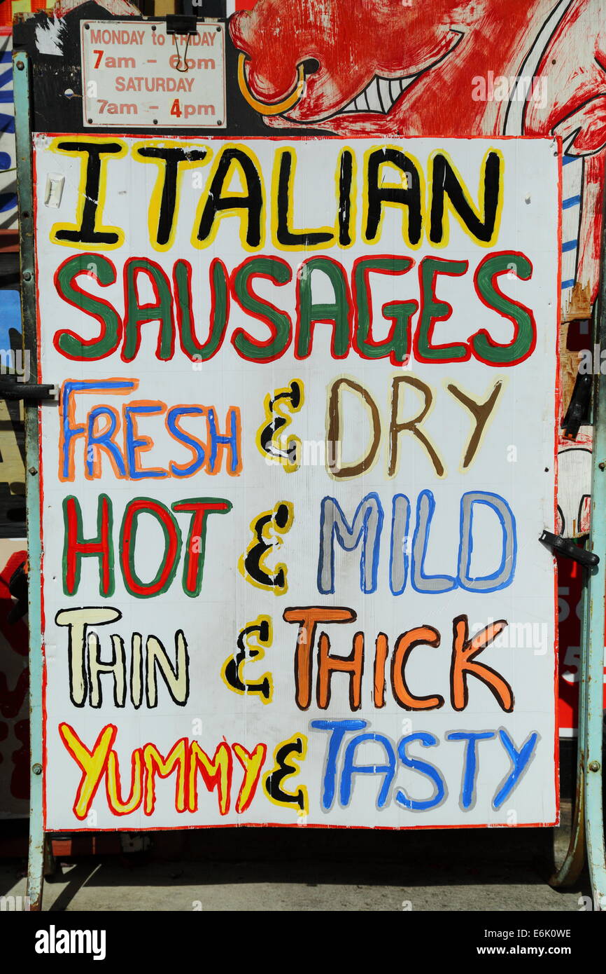 Zeichen vor der Tür von Franks Gourmet Fleisch werben italienische Würste zum Verkauf - Fremantle, Western Australia. Stockfoto