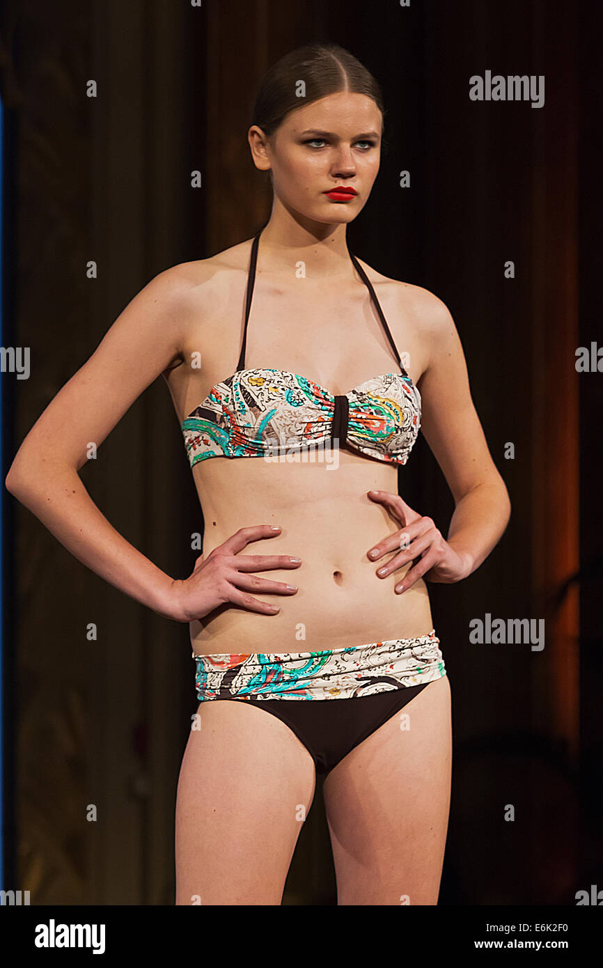 Swimontecarlo, Beachwear und Badeanzug Modenschau in Montecarlo, Sammlung 2014/2015 von Livia Montecarlo Stockfoto