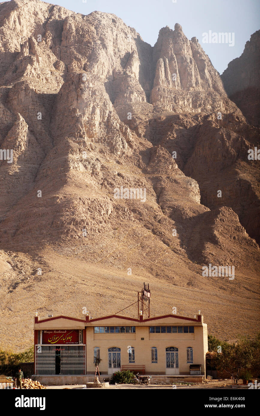 Modernes Restaurant im Kuhrud-Gebirge, Yazd Provinz, Persien, Iran Stockfoto