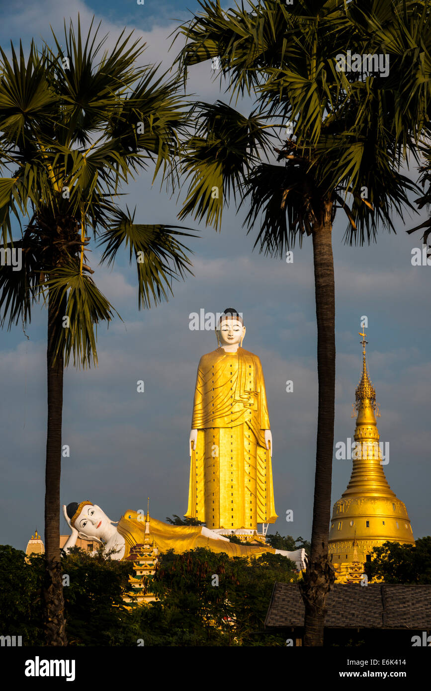 Legen Sie Kyun Sakkya, Buddha stehend, liegend, Buddha, Statuen und Aung Sakkya Pagode, Maha Bodhi Ta Htaung Kloster Monywa Stockfoto