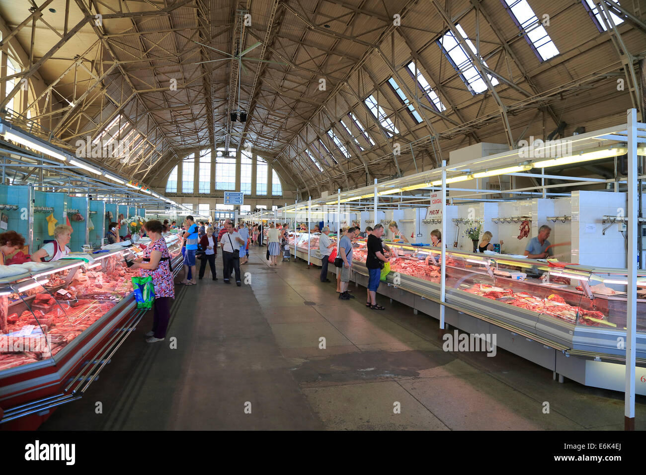 Markthalle mit Fleisch Produkte, Central Market, Riga, Lettland Stockfoto