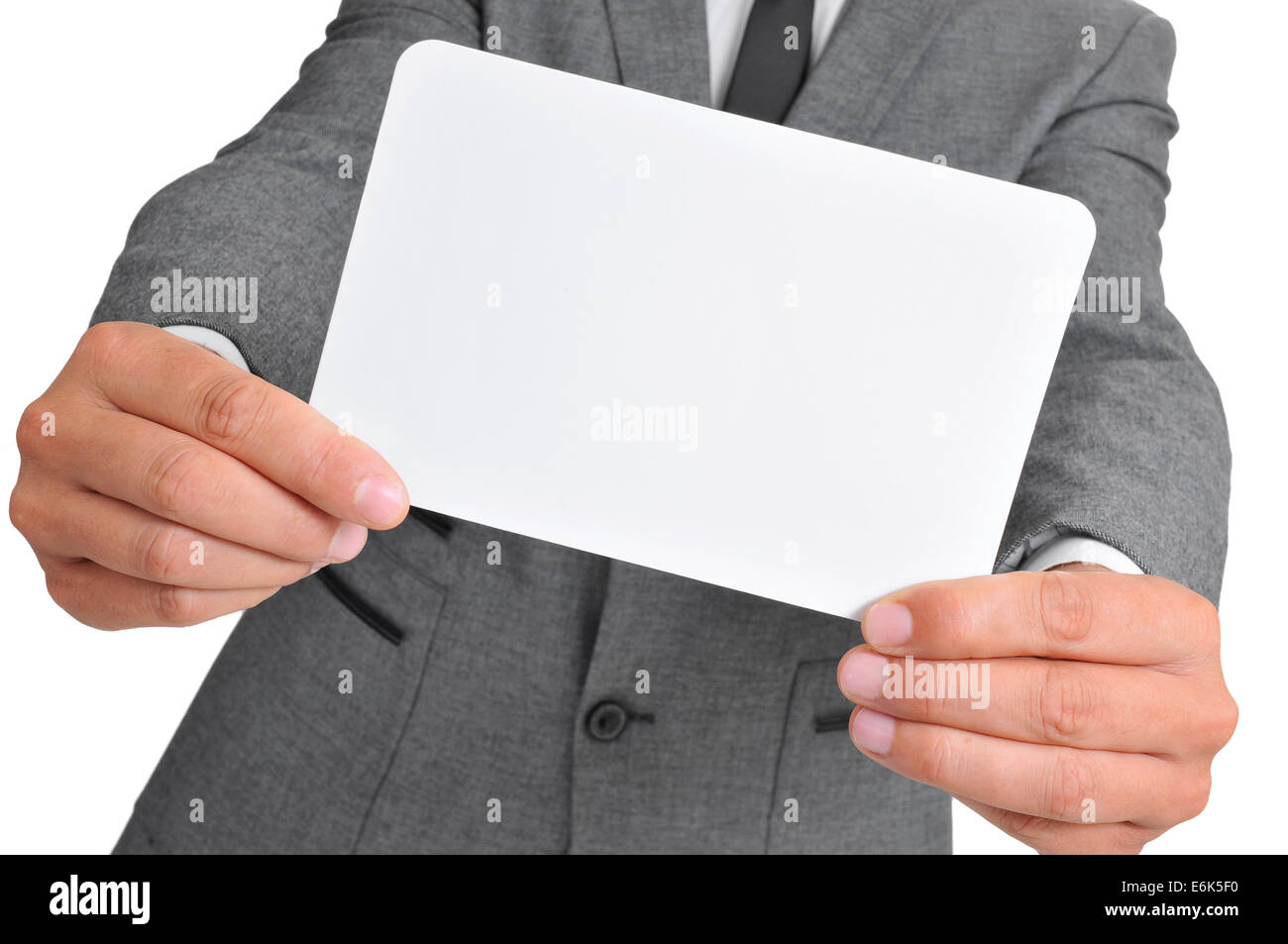 ein Mann trägt einen Anzug hält eine leere Schild Stockfoto