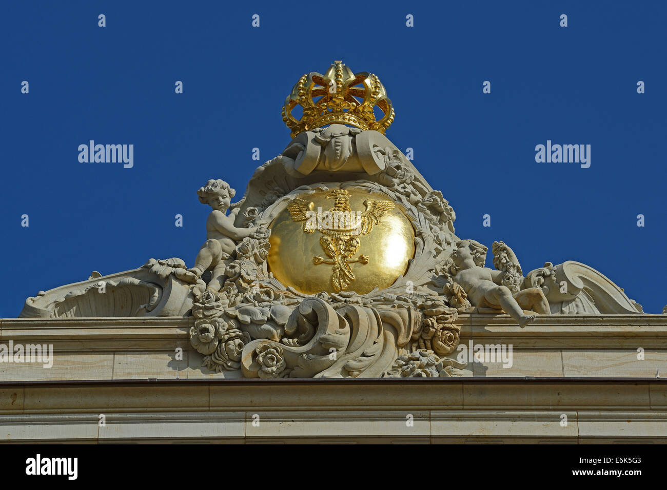 Preußische Adler mit einer Krone auf dem wiederaufgebauten Potsdamer Stadtschloss, Potsdamer Stadtschloss, Sitz der Regierung des Bundesstaates Stockfoto