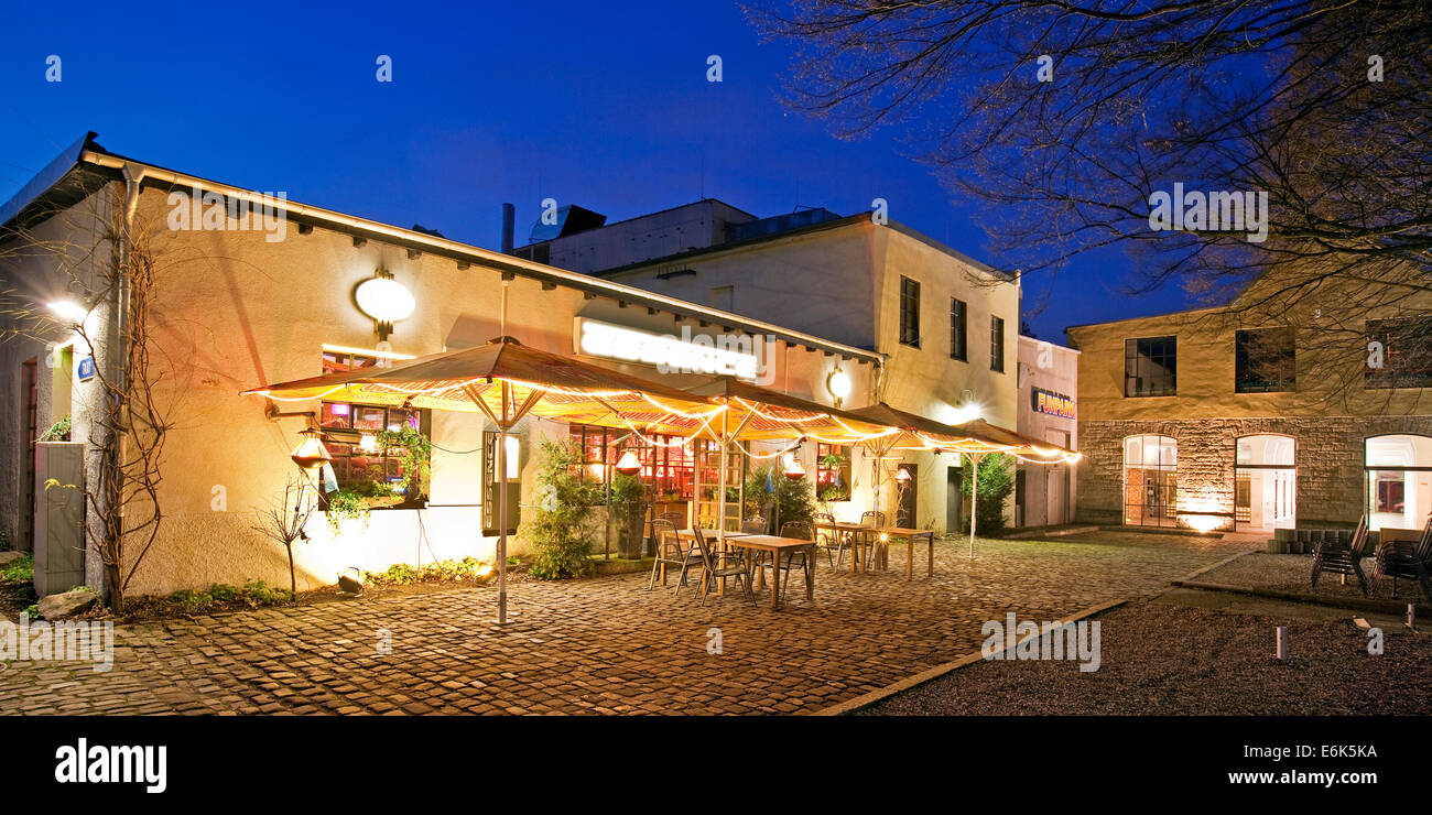 Die Elbershallen in der Abenddämmerung, Hagen, NordrheinWestfalen