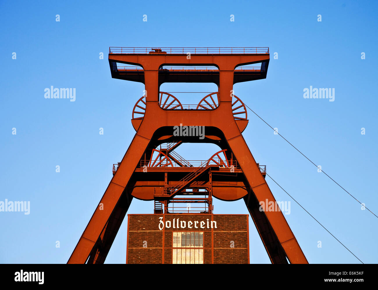 Doppelte Fördergerüst von Schacht XII, Zeche Zollverein, UNESCO World Heritage Site, Essen, Ruhr district, North Rhine-Westphalia Stockfoto