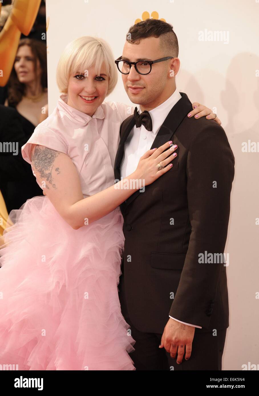 Los Angeles, CA, USA. 25. August 2014. Lena Dunham, Jack Antonoff im Ankunftsbereich für die 66. Primetime Emmy Awards 2014 EMMYS - Teil2, Nokia Theatre L.A. LIVE, Los Angeles, CA 25. August 2014. Bildnachweis: Dee Cercone/Everett Collection/Alamy Live-Nachrichten Stockfoto