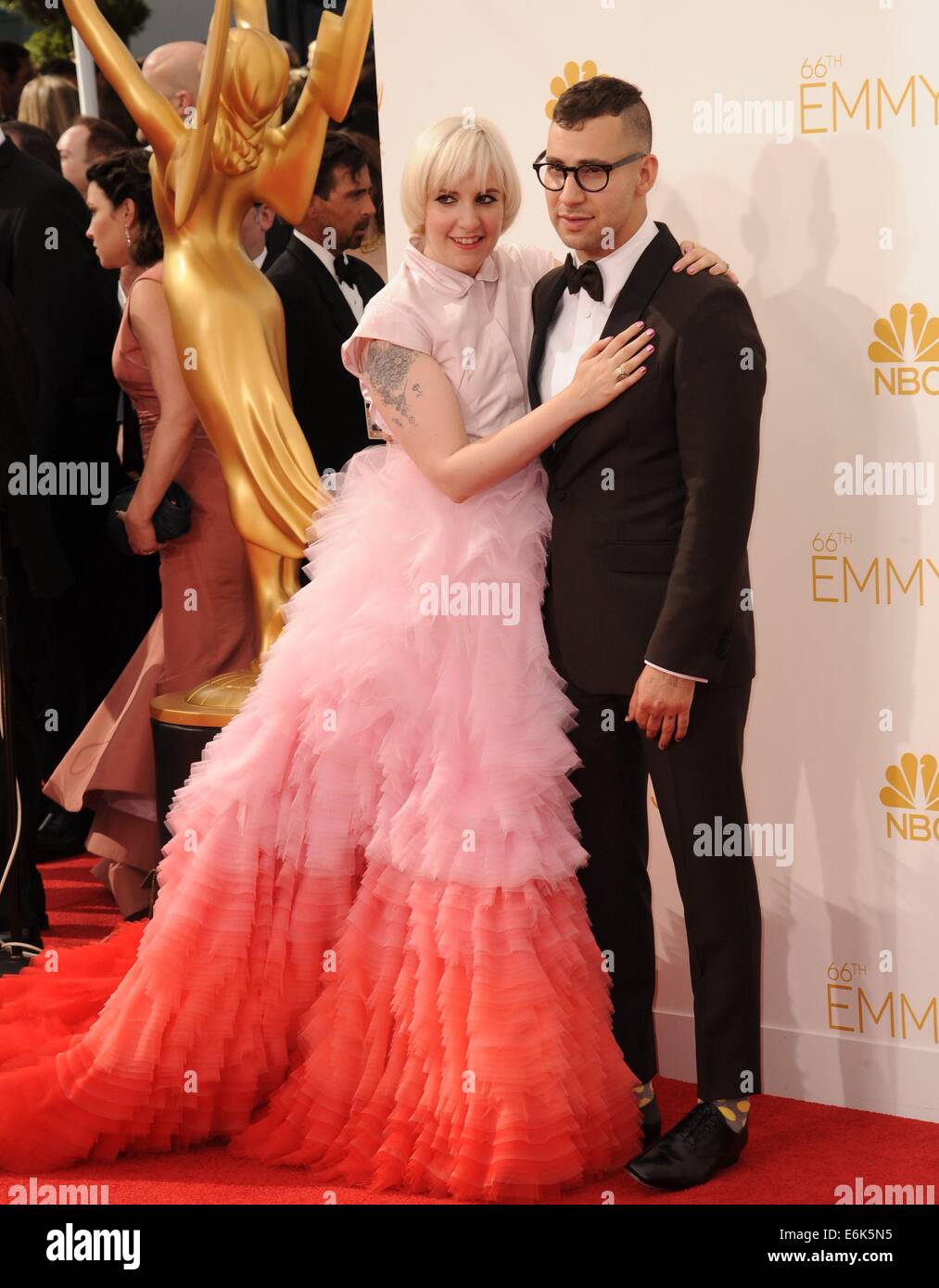 Los Angeles, CA, USA. 25. August 2014. Lena Dunham, Jack Antonoff im Ankunftsbereich für die 66. Primetime Emmy Awards 2014 EMMYS - Teil2, Nokia Theatre L.A. LIVE, Los Angeles, CA 25. August 2014. Bildnachweis: Dee Cercone/Everett Collection/Alamy Live-Nachrichten Stockfoto