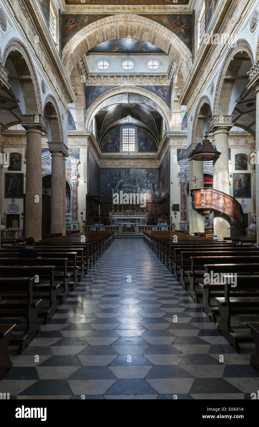 Langhaus mit Querschiff und Chor, barocke Kathedrale Agata, Gallipoli, Provinz Lecce, Apulien, Italien Stockfoto