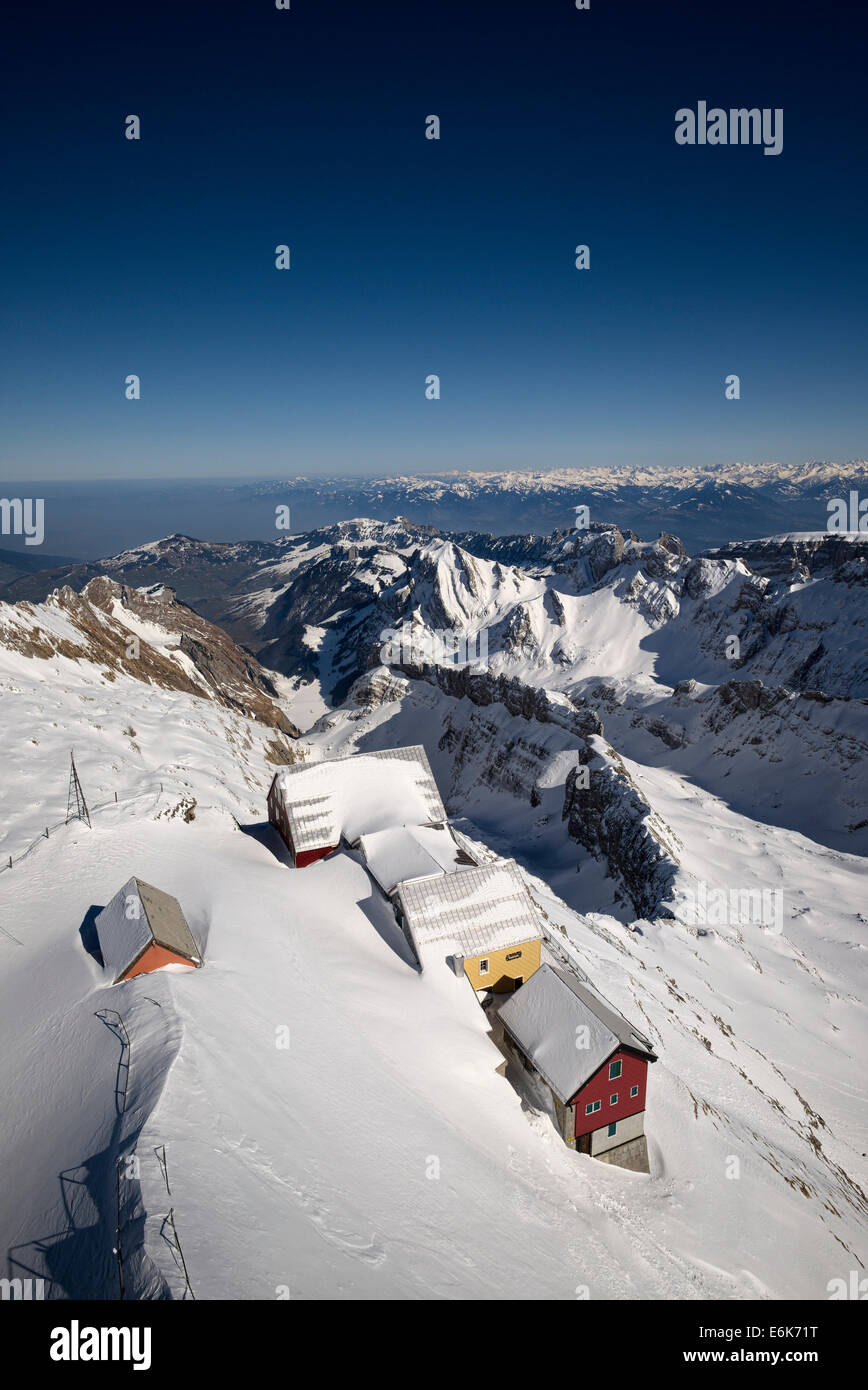 Schneebedeckte Berge Pensionen auf Mt Säntis, Appenzeller Alpen an der Rückseite, Kanton Appenzell-Ausserrhoden, Schweiz Stockfoto