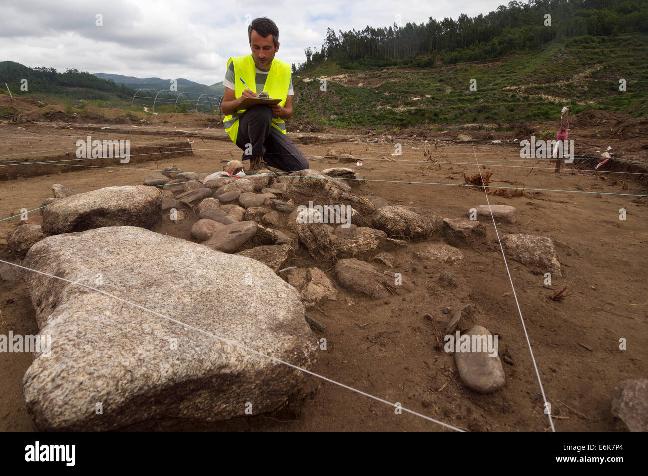 Archäologen untersuchen archäologische Ausgrabungsstätte Stockfoto