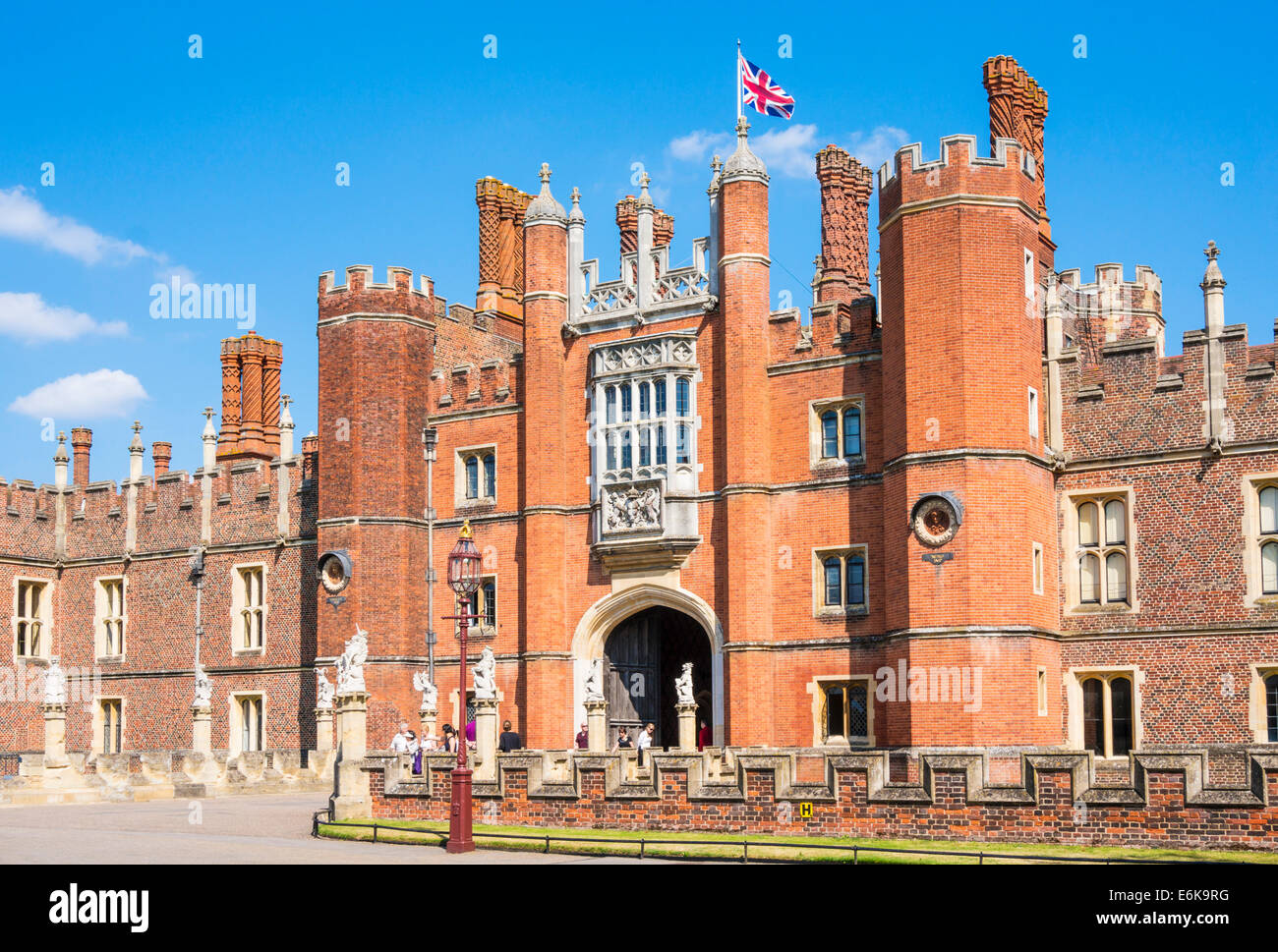 Hampton Court Palace vorderen Haupteingang London England UK GB EU Westeuropa Stockfoto