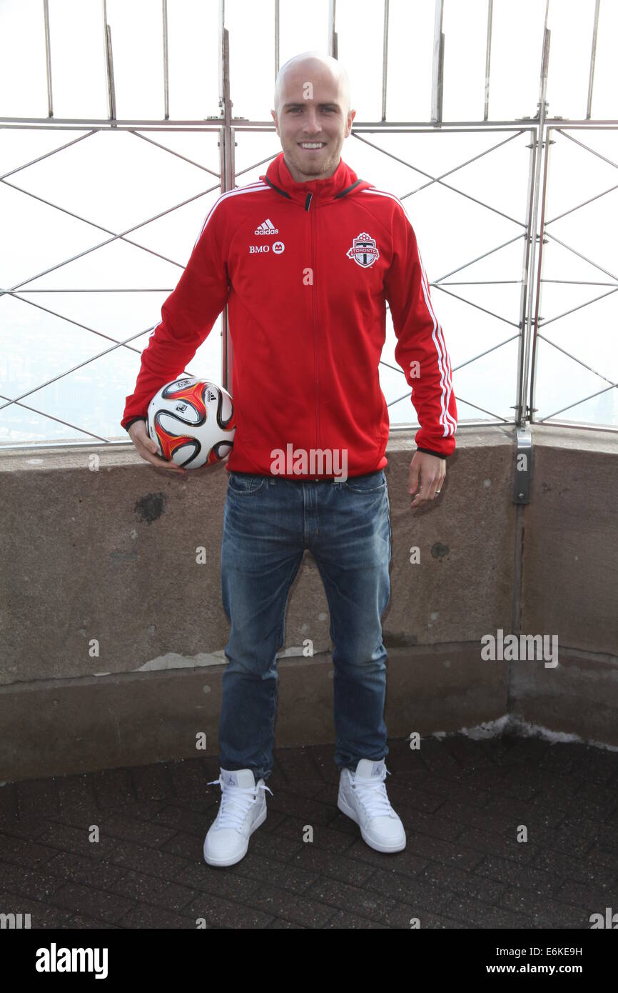 Empire State Building beherbergt Major League Soccer und US-Fußball-stars Matt Besler, Michael Bradley, Maurice Edu und Graham Zusi mit: Michael Bradley, der Toronto FC wo: NYC, New York, Vereinigte Staaten von Amerika bei: 18. Februar 2014 Stockfoto