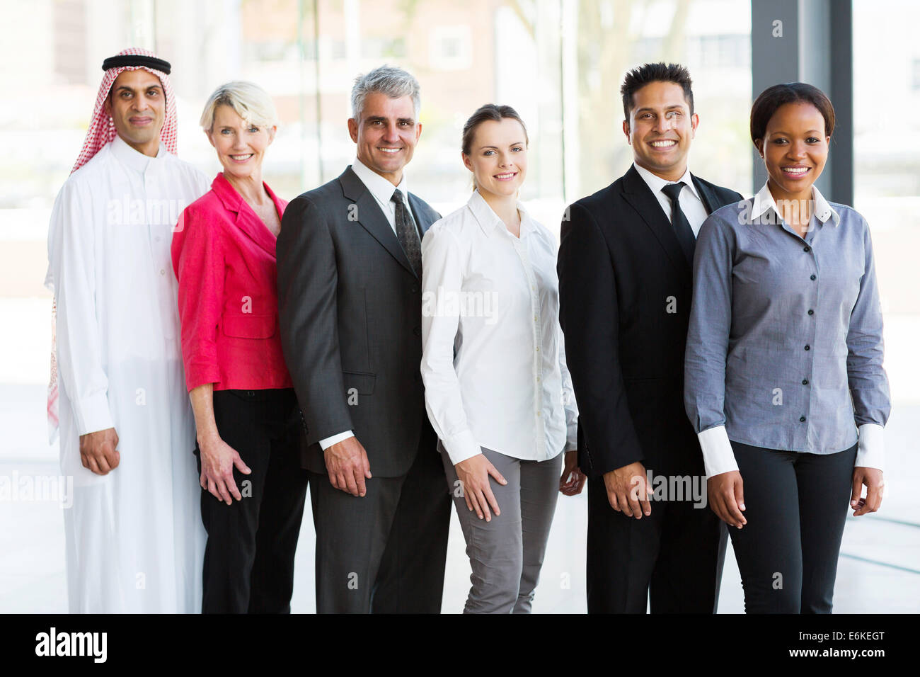 Porträt des multiethnischen Business-Team im Büro Stockfoto