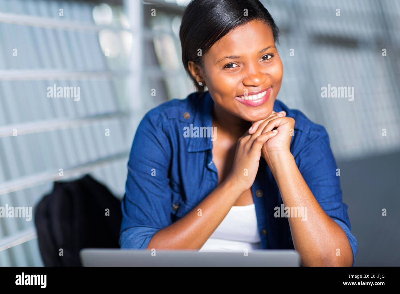 fröhliche junge Afro American girl Stockfoto