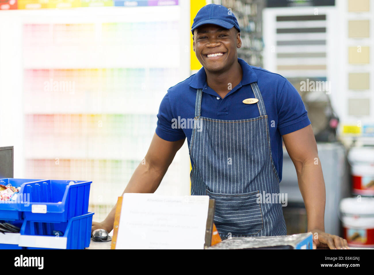 Porträt des afroamerikanischen Baumarkt Arbeiter Stockfoto