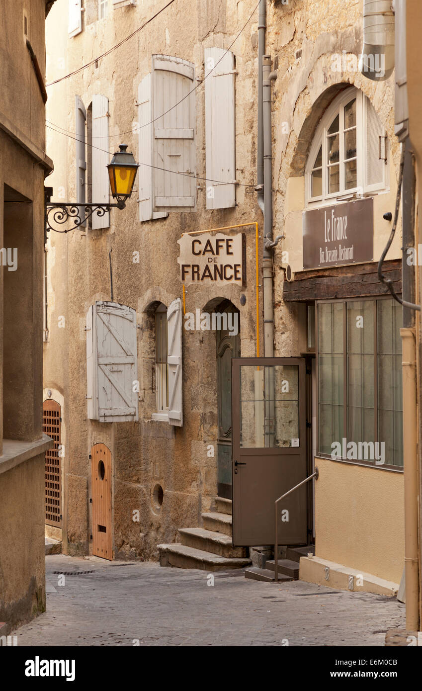Café de France in einer Gasse in Moncalieri, Gers, Midi-Pyrénées Stockfoto
