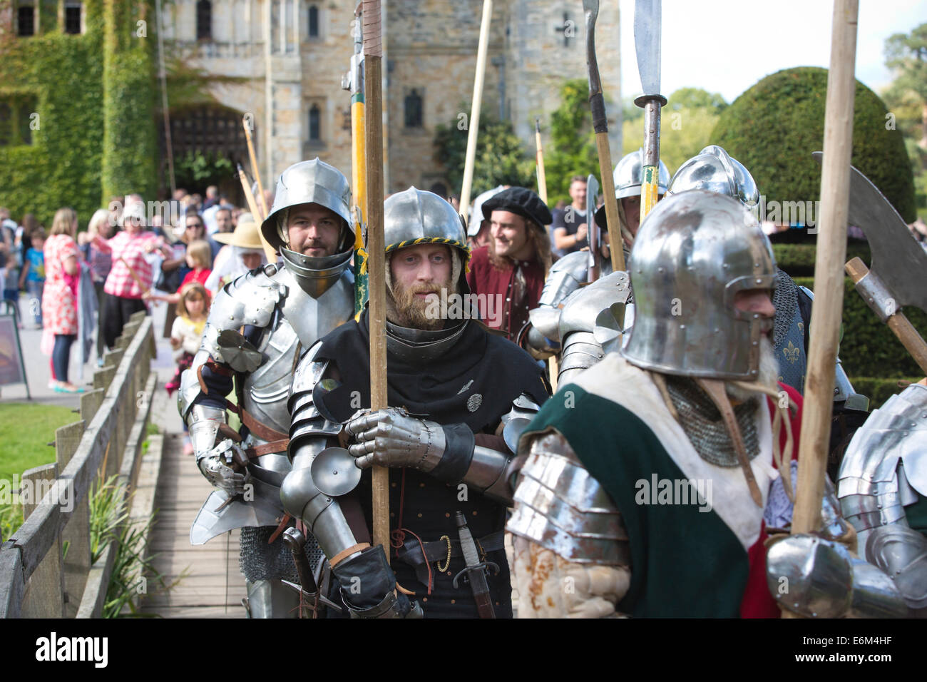 Tudor Ritter auf dem Gelände des Hever Castle und Gärten in der Nähe von Edenbridge, Kent, England, UK Stockfoto