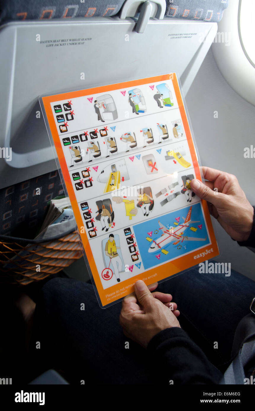 Sicherheit an Bord von Informations-Karte. während des Fluges mit Low-cost Fluggesellschaft, Easy Jet. Stockfoto