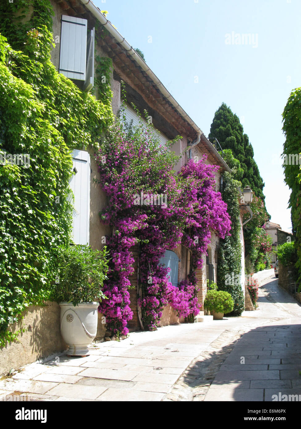 Gassin village south france provence -Fotos und -Bildmaterial in hoher ...