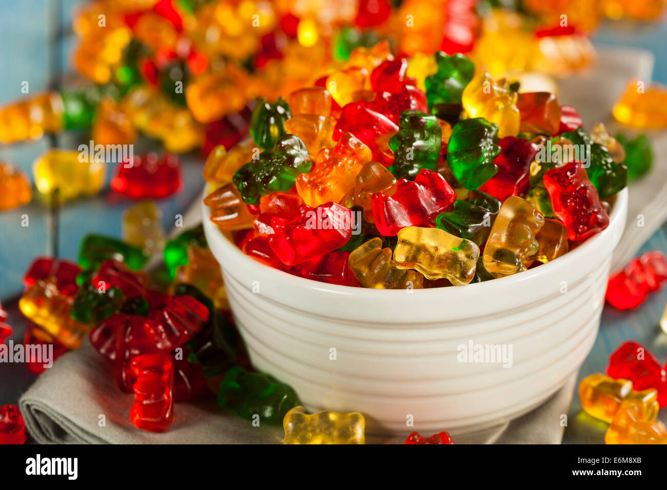 Bunte fruchtige Gummibärchen bereit trägt zu essen Stockfoto