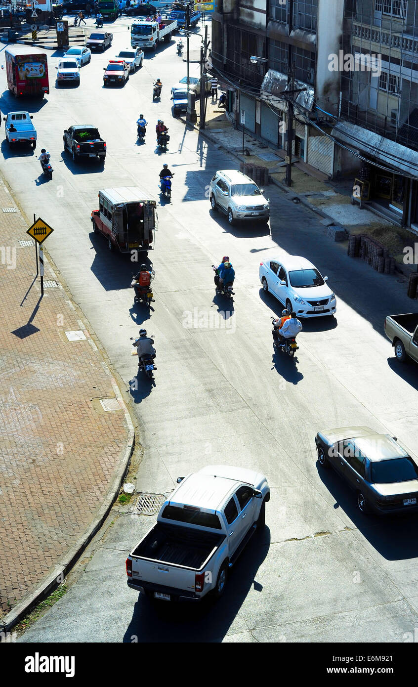 Verkehr in einer Kleinstadt Thailand - Lopburi in den Tag Stockfoto