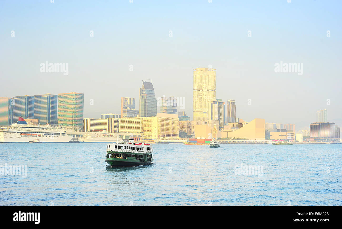 Hong Kong ferry von Kowloon Insel. Panorama von Kowloon Bay Stockfoto