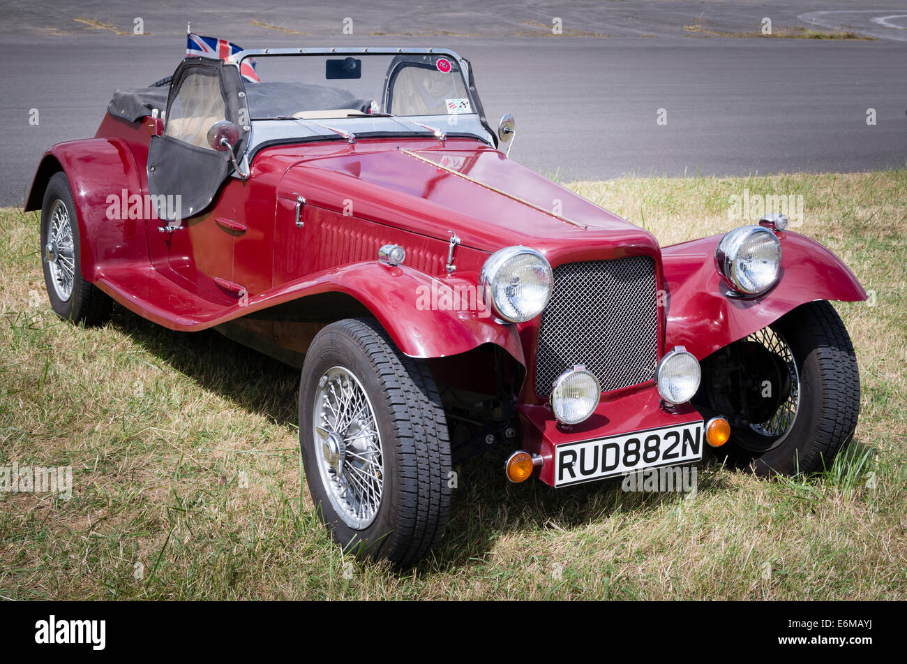 Vorderseite des NG Sportwagen auf einer englischen Stockfoto