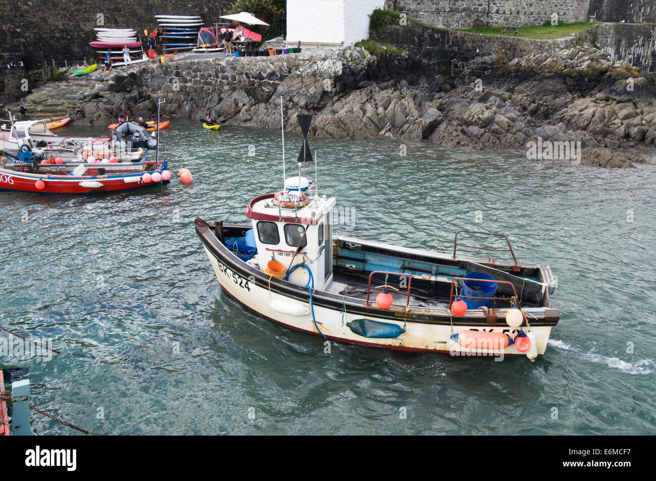 Boote in Coverack Hafen Coverack Eidechse Cornwall England UK Crabbing Boot, The Kindly Light Stockfoto