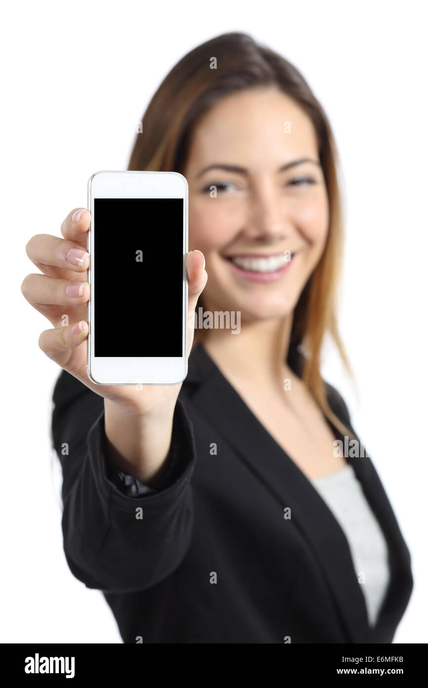 Business-Frau lächelnd zeigt einen leere Smartphone-Bildschirm auf einem weißen Hintergrund isoliert Stockfoto