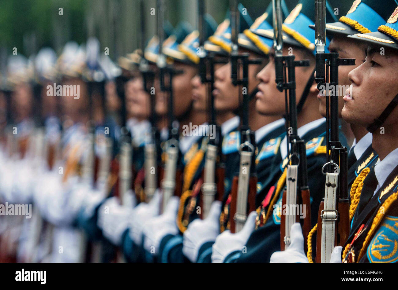 Vietnamesische Ehrengarde in Bildung an das Ministry of Defense 14. August 2014 in Hanoi, Vietnam. Stockfoto