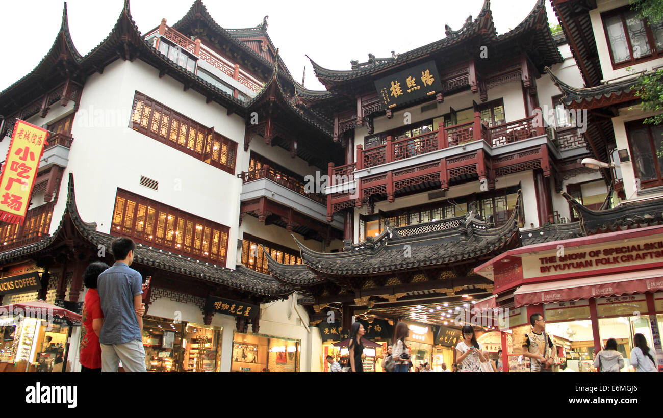 Am Nachmittag Schuss des Yuyuan-Markt, einem sehr berühmten touristischen Einkaufszentrum in Shanghai, China. Stockfoto