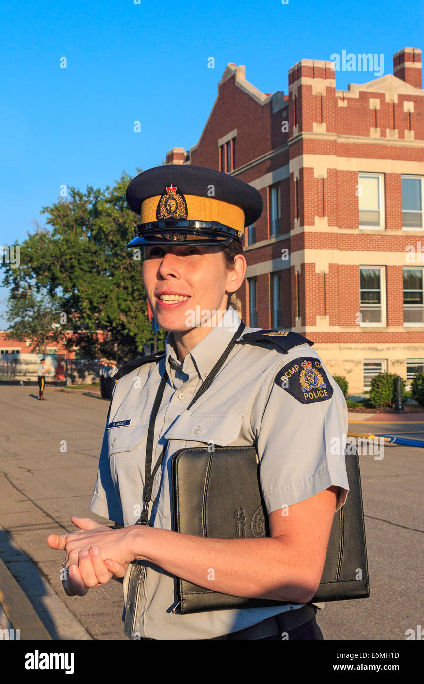 Sgt. Pharanae Jaques, eines der Ausbildung von Offizieren in der RCMP Depot Kadett Training Academy in Regina, Saskatchewan, Kanada. Stockfoto