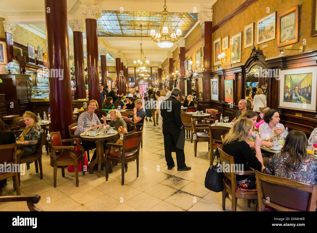 Die alten berühmten Cafe Tortoni in der Stadt Buenos Aires, Argentinien Stockfoto