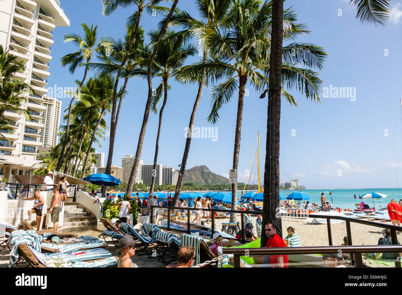 Honolulu Waikiki Beach Hawaii, Hawaiian, Oahu, Wasser im Pazifischen Ozean, Outrigger Waikiki am Strand, Hotelunterkünfte in Motels, am Wasser, Sonnenfledermaus Stockfoto