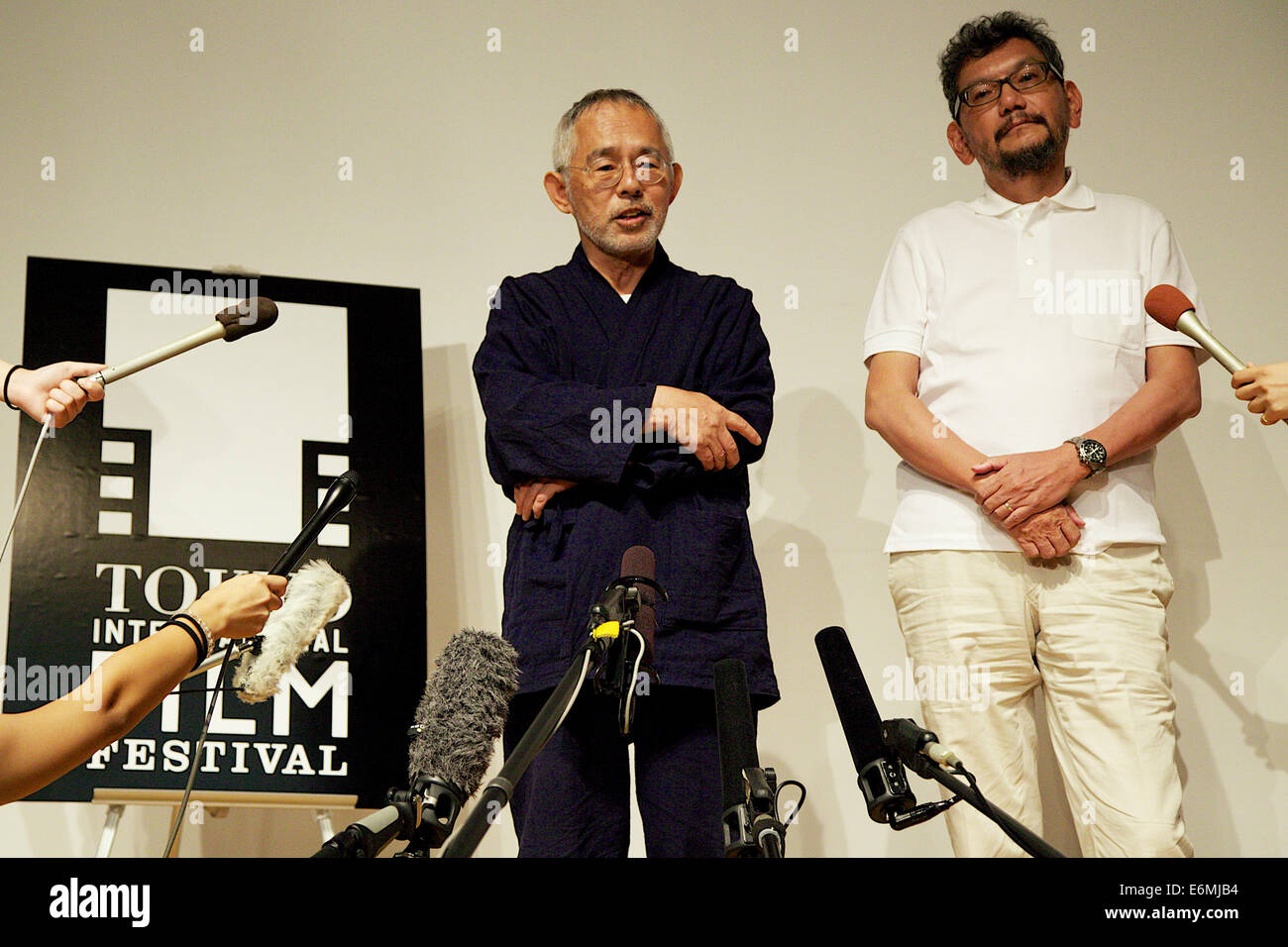 Toshio Suzuki und Hideaki Anno, 26. August 2014: (L, R) Produzent des Studios Ghibli Toshio Suzuki, Regisseur und Schauspieler Hideaki Anno spricht bei der Pressekonferenz von der 27. Tokyo International Film Festival (TIFF) in Roppongi Hills in Tokio am 26. August 2014. In diesem Jahr 50 Hideaki Anno arbeiten, werden während des Festivals, unter anderem Kurzfilme schuf er, als er bei Schule, Werbefilmen und Werbevideos Schaufenster. Anno ist einer der bedeutendsten Filmemacher in Japan. Das TIFF 27. ist das größte Kino Festival in Tokio, läuft von Oktober 23 bis 31 Stockfoto