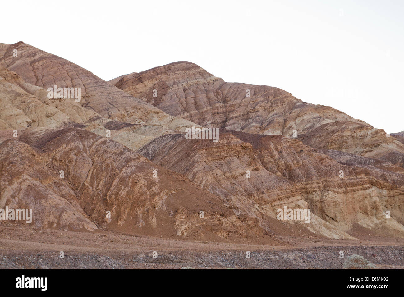 Mineralischen reichen einsamen Berg - Death Valley, Kalifornien USA Stockfoto